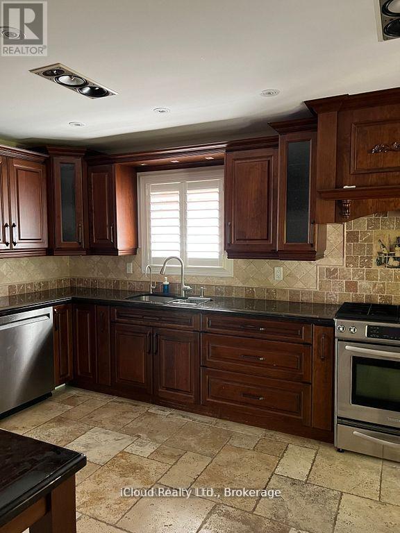 96 Smith Drive, Halton Hills (Georgetown), Ontario  L7G 5S7 - Photo 4 - W12474585