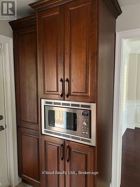 96 Smith Drive, Halton Hills (Georgetown), Ontario  L7G 5S7 - Photo 9 - W12474585