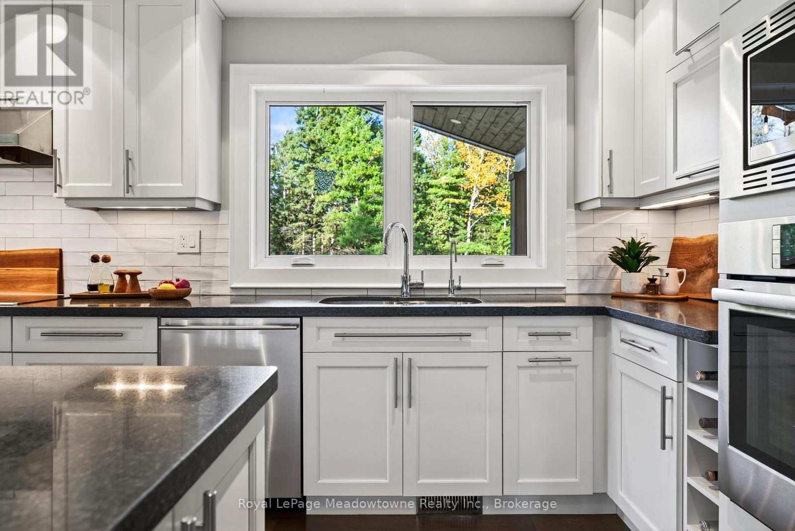 8495 Appleby Line, Milton (Campbellville), Ontario  L0P 1B0 - Photo 11 - W12476548