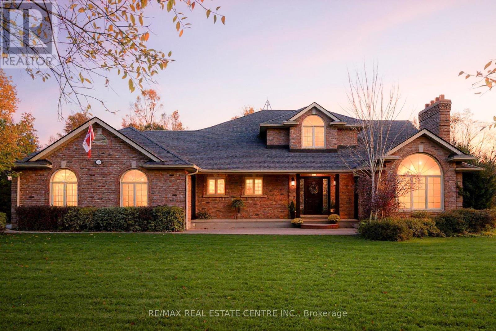 2255 Mohawk Trail, Milton (Campbellville), Ontario  L0P 1B0 - Photo 1 - W12477138