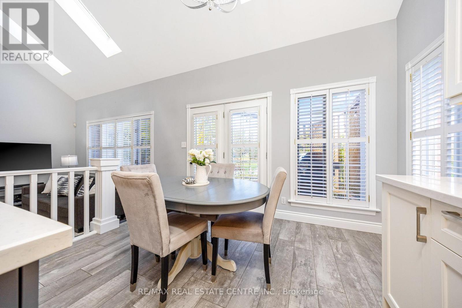 2255 Mohawk Trail, Milton (Campbellville), Ontario  L0P 1B0 - Photo 18 - W12477138