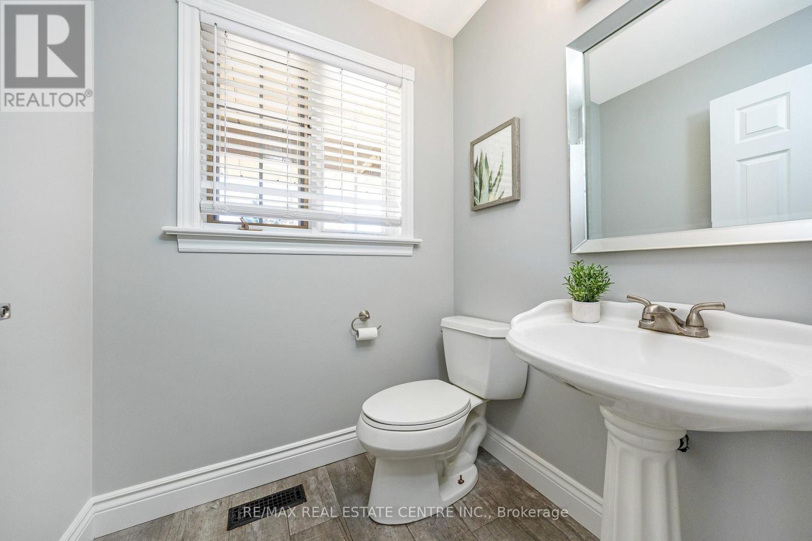 2255 Mohawk Trail, Milton (Campbellville), Ontario  L0P 1B0 - Photo 19 - W12477138