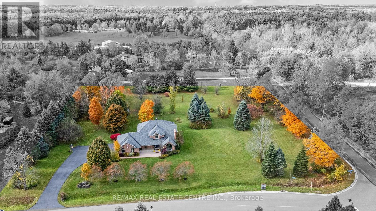 2255 Mohawk Trail, Milton (Campbellville), Ontario  L0P 1B0 - Photo 2 - W12477138