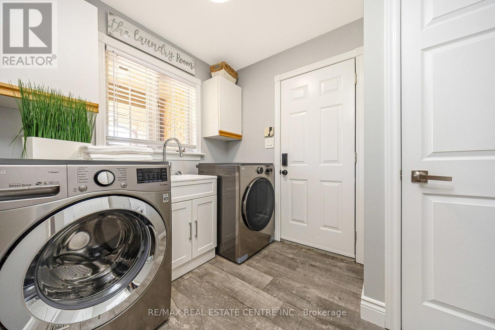 2255 Mohawk Trail, Milton (Campbellville), Ontario  L0P 1B0 - Photo 20 - W12477138