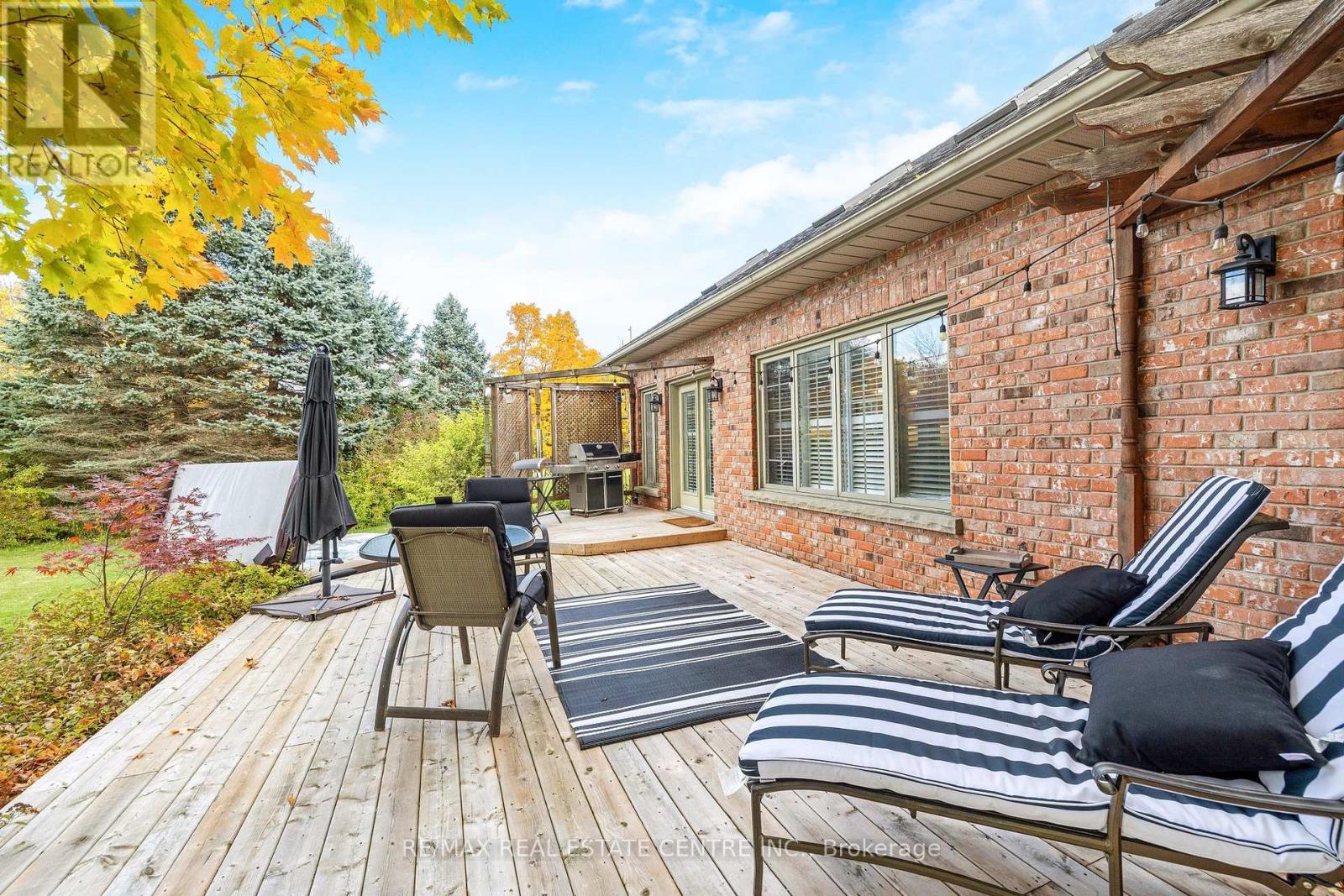 2255 Mohawk Trail, Milton (Campbellville), Ontario  L0P 1B0 - Photo 44 - W12477138