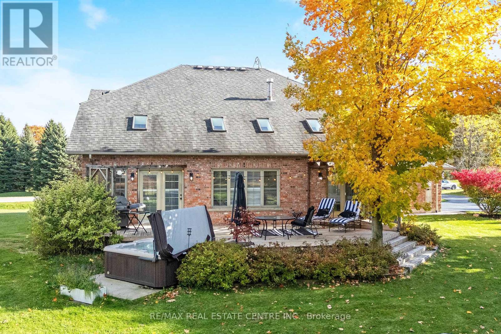 2255 Mohawk Trail, Milton (Campbellville), Ontario  L0P 1B0 - Photo 45 - W12477138