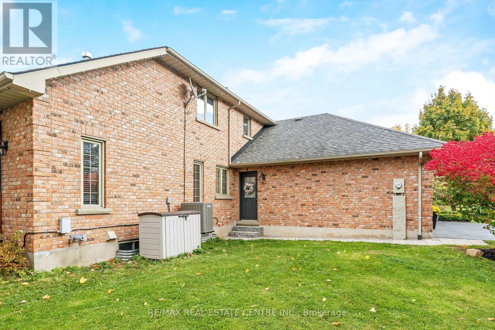 2255 Mohawk Trail, Milton (Campbellville), Ontario  L0P 1B0 - Photo 46 - W12477138