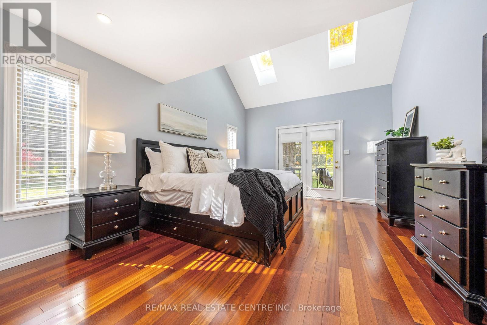 2255 Mohawk Trail, Milton (Campbellville), Ontario  L0P 1B0 - Photo 7 - W12477138