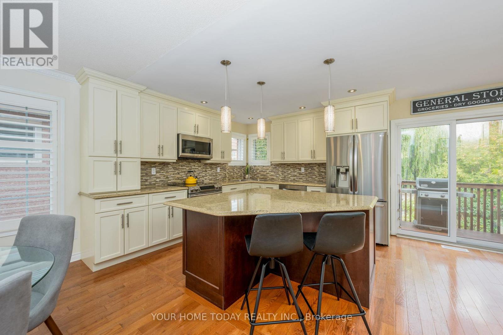 78 Harley Avenue, Halton Hills (Georgetown), Ontario  L7G 5R8 - Photo 13 - W12478432