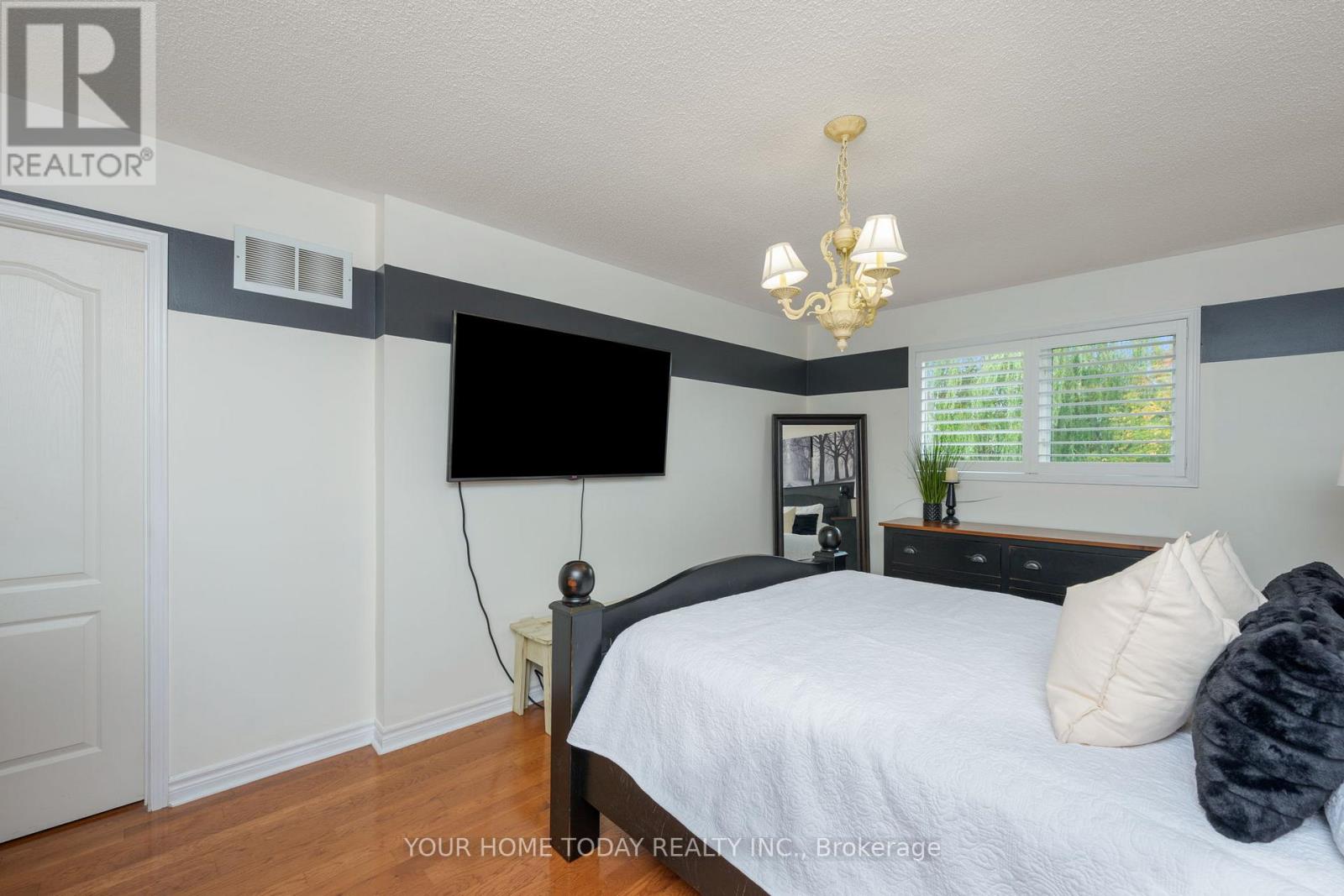 78 Harley Avenue, Halton Hills (Georgetown), Ontario  L7G 5R8 - Photo 23 - W12478432