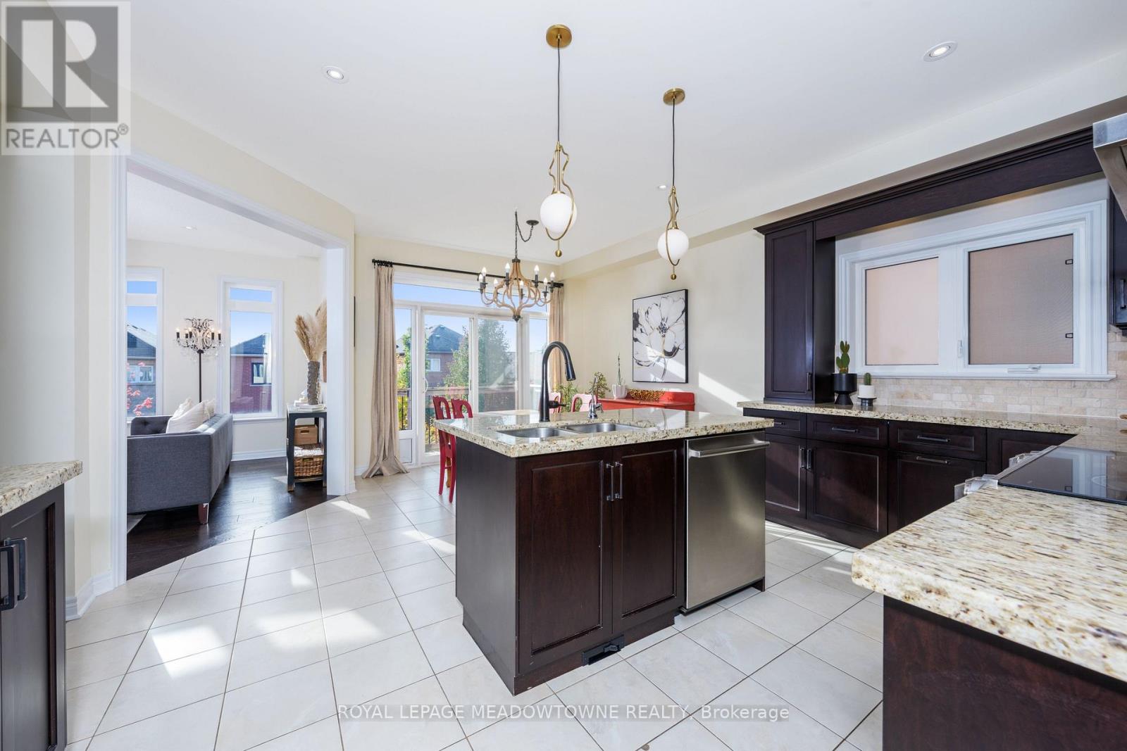 297 Eaton Street, Halton Hills (Georgetown), Ontario  L7G 6N7 - Photo 13 - W12480391