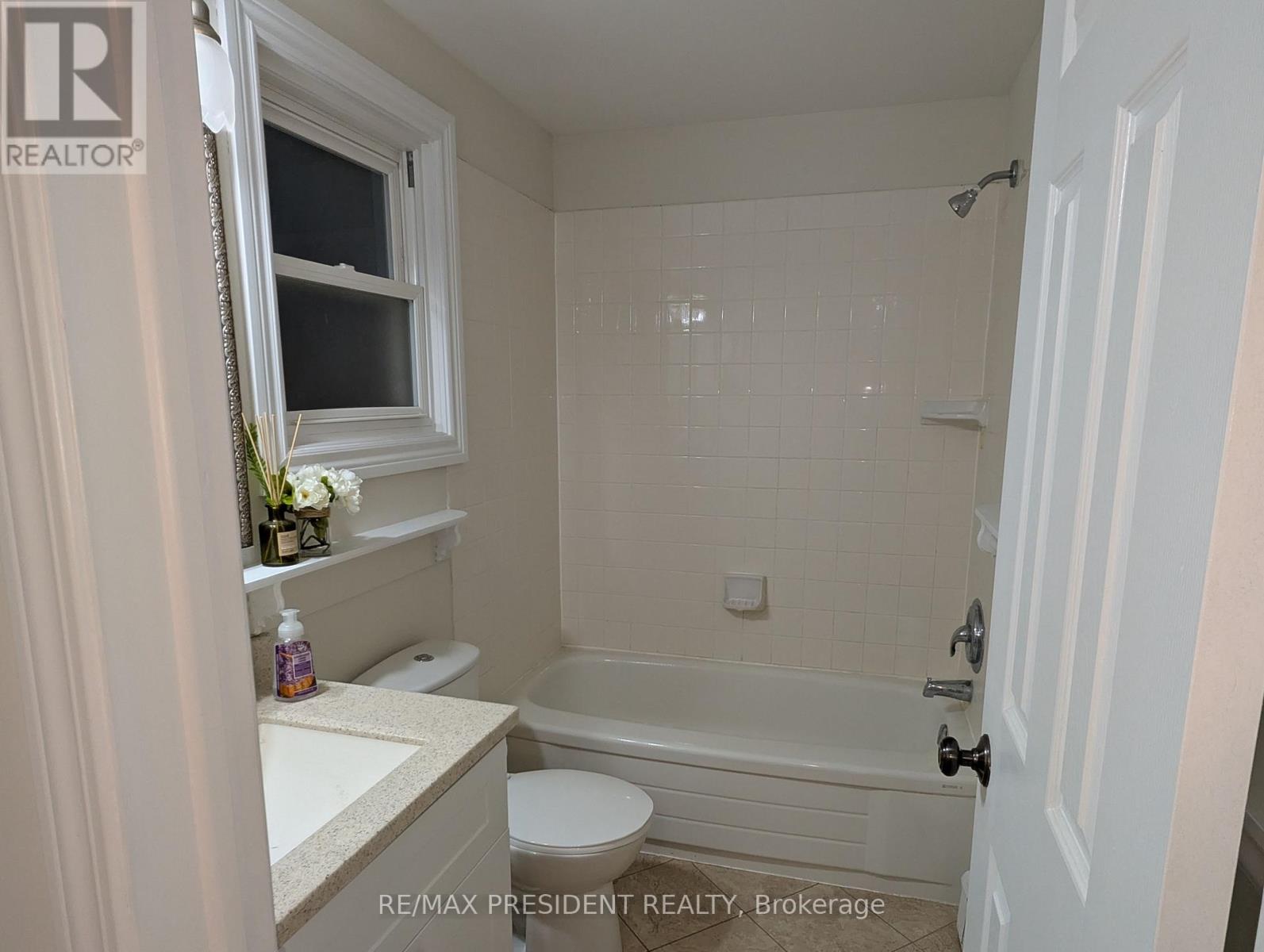 12 Hill Street, Halton Hills (Ac Acton), Ontario  L7J 2W2 - Photo 21 - W12480630