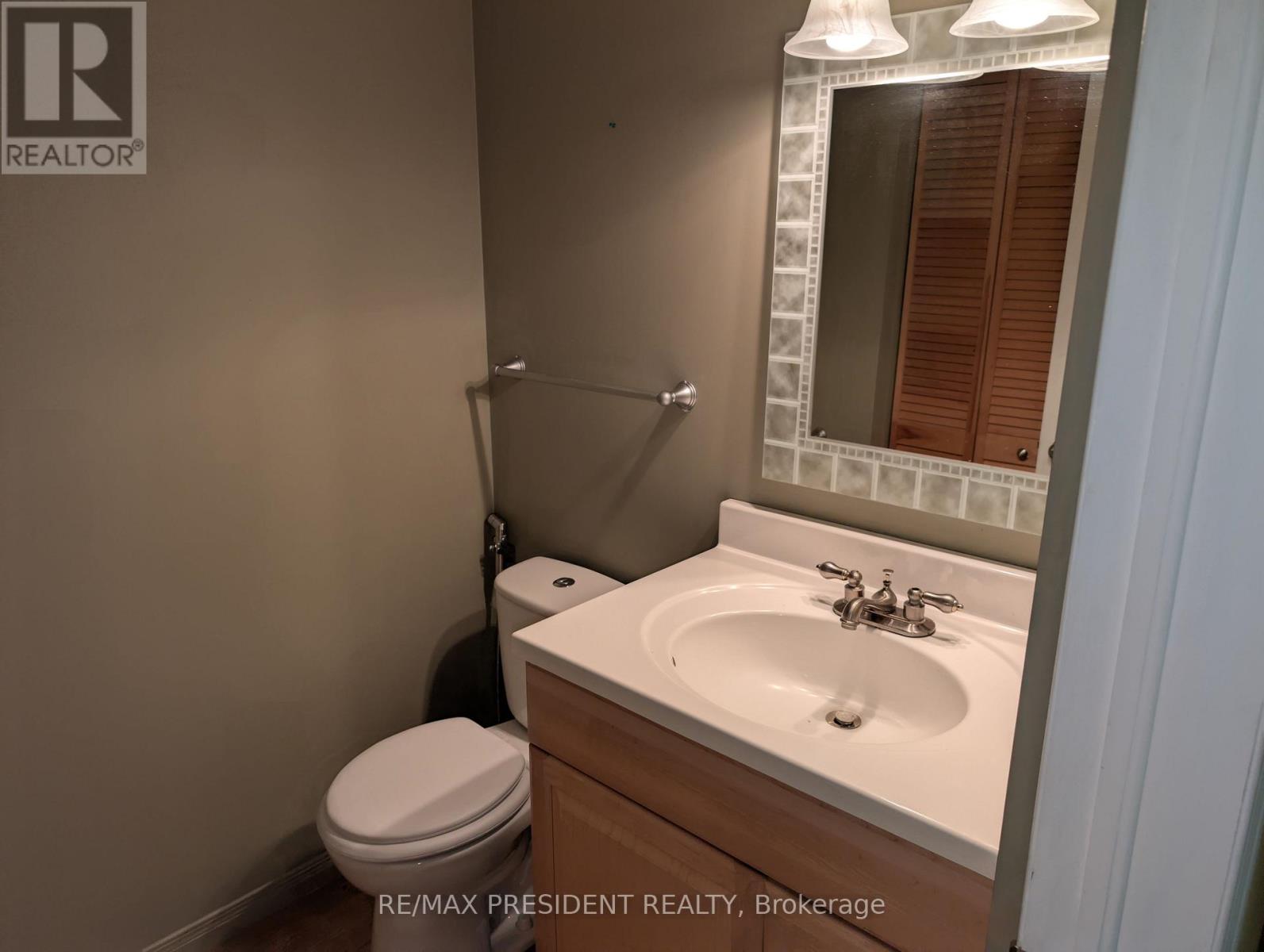 12 Hill Street, Halton Hills (Ac Acton), Ontario  L7J 2W2 - Photo 25 - W12480630