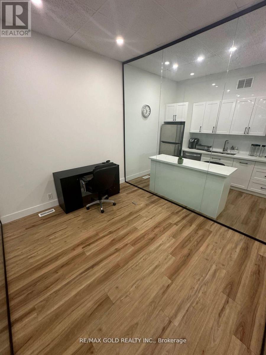 2 - 136 Guelph Street, Halton Hills (Georgetown), Ontario  L7G 4A1 - Photo 5 - W12481230