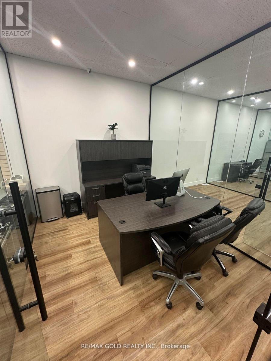 2 - 136 Guelph Street, Halton Hills (Georgetown), Ontario  L7G 4A1 - Photo 2 - W12481231