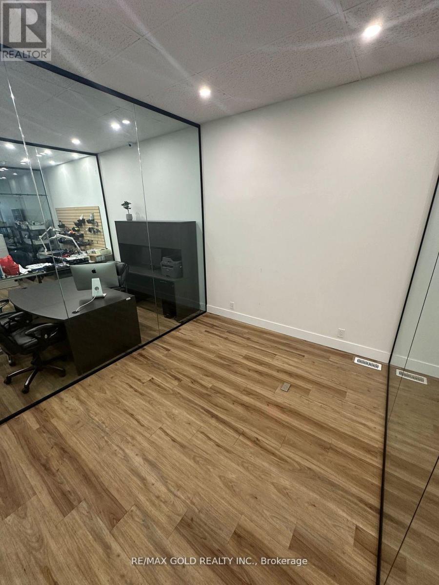 2 - 136 Guelph Street, Halton Hills (Georgetown), Ontario  L7G 4A1 - Photo 4 - W12481231