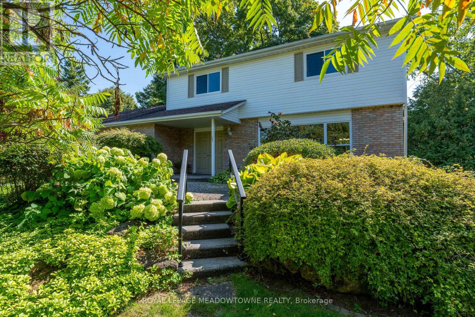 12826 Silvercreek Drive, Halton Hills (Rural Halton Hills), Ontario  L7G 4S4 - Photo 3 - W12485171