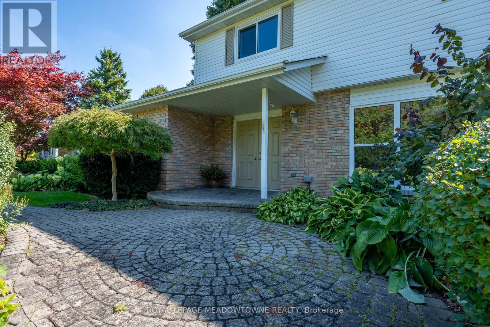 12826 Silvercreek Drive, Halton Hills (Rural Halton Hills), Ontario  L7G 4S4 - Photo 4 - W12485171