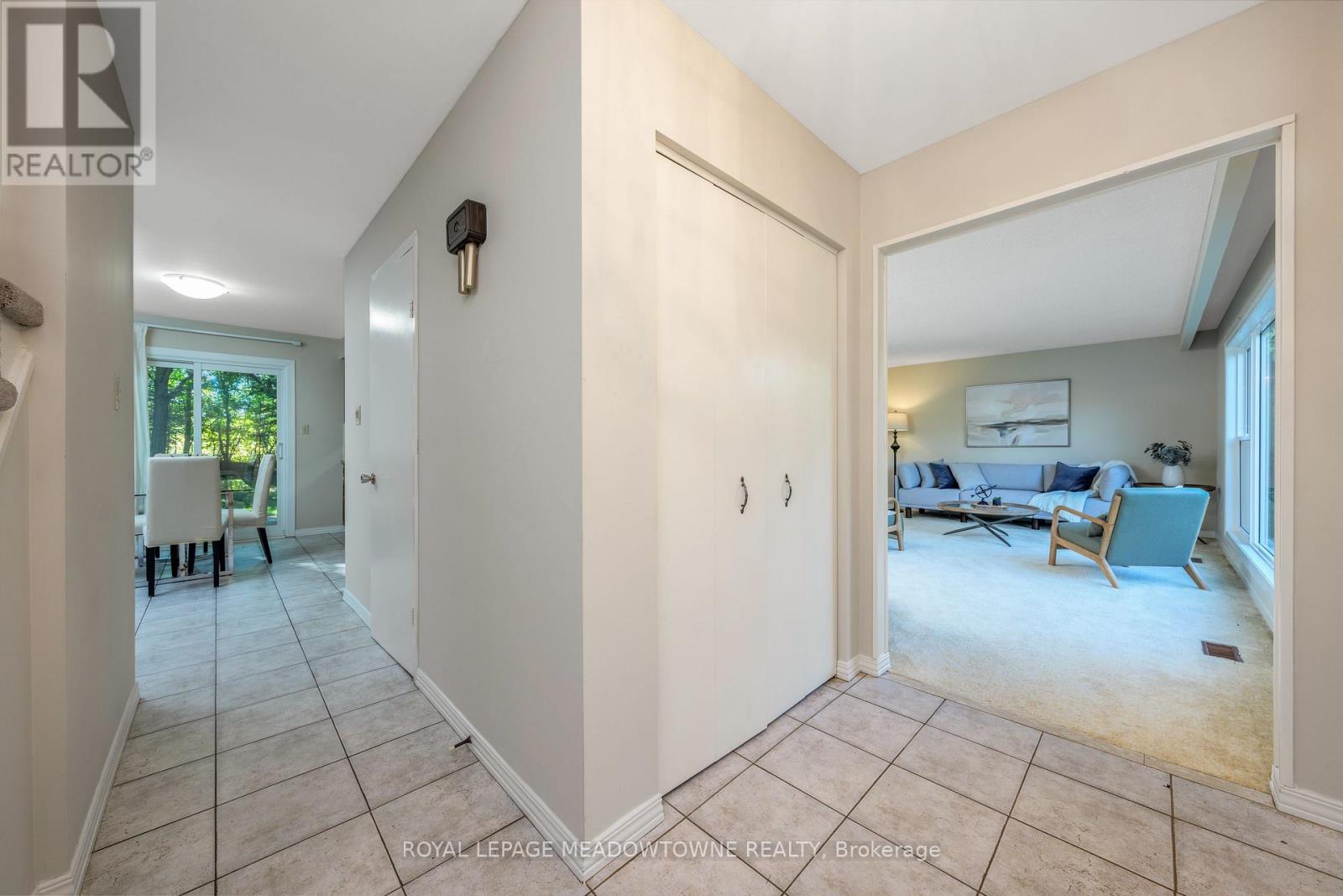 12826 Silvercreek Drive, Halton Hills (Rural Halton Hills), Ontario  L7G 4S4 - Photo 6 - W12485171