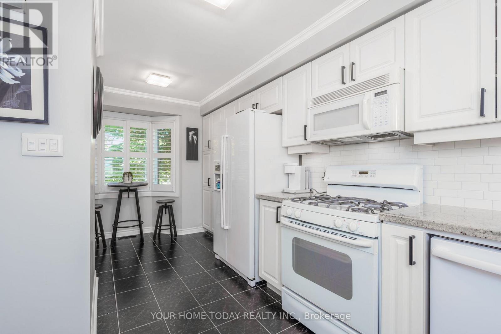 8 - 76 River Drive, Halton Hills (Georgetown), Ontario  L7G 2J2 - Photo 10 - W12485332