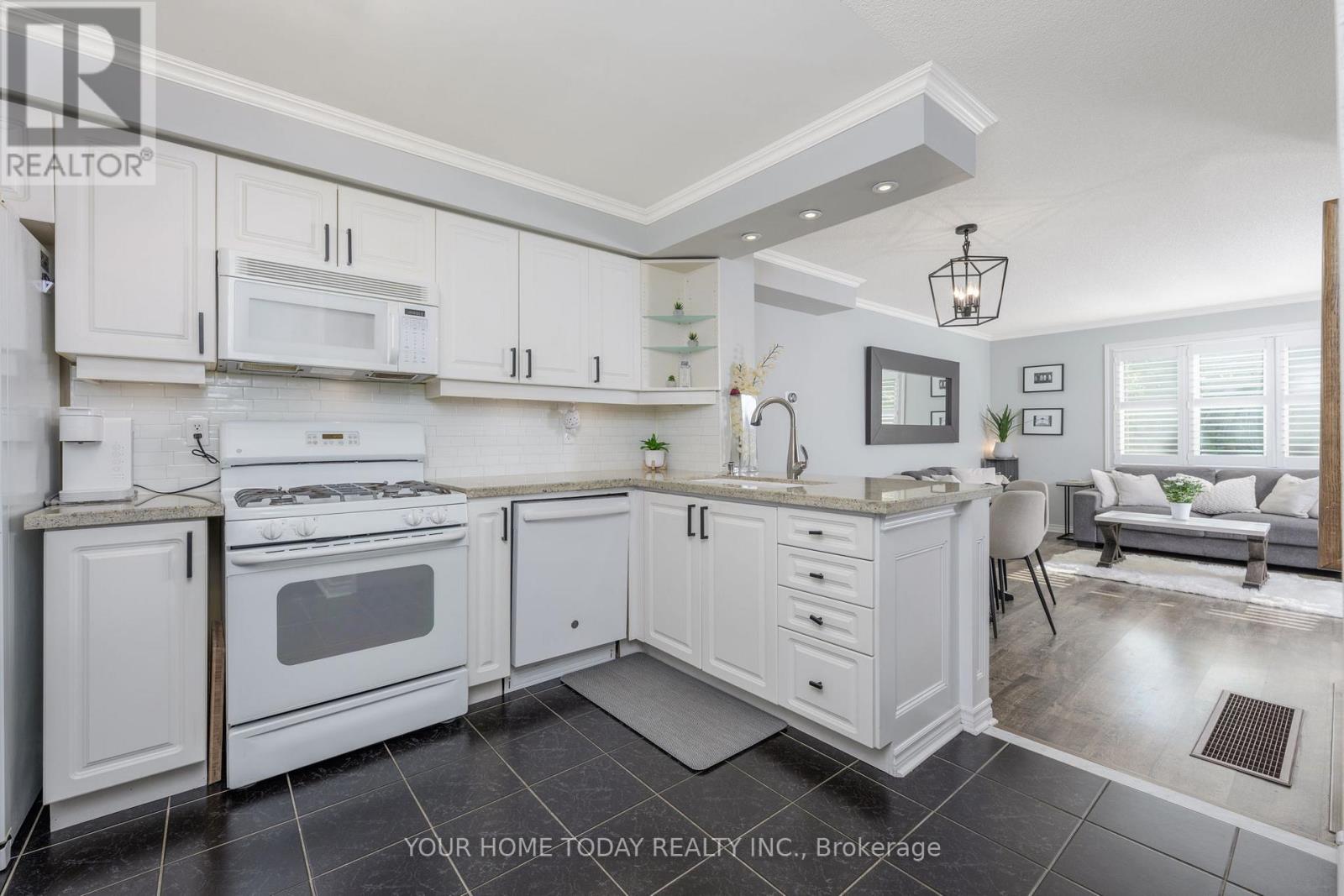 8 - 76 River Drive, Halton Hills (Georgetown), Ontario  L7G 2J2 - Photo 5 - W12485332