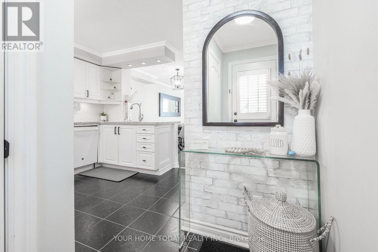 8 - 76 River Drive, Halton Hills (Georgetown), Ontario  L7G 2J2 - Photo 6 - W12485332