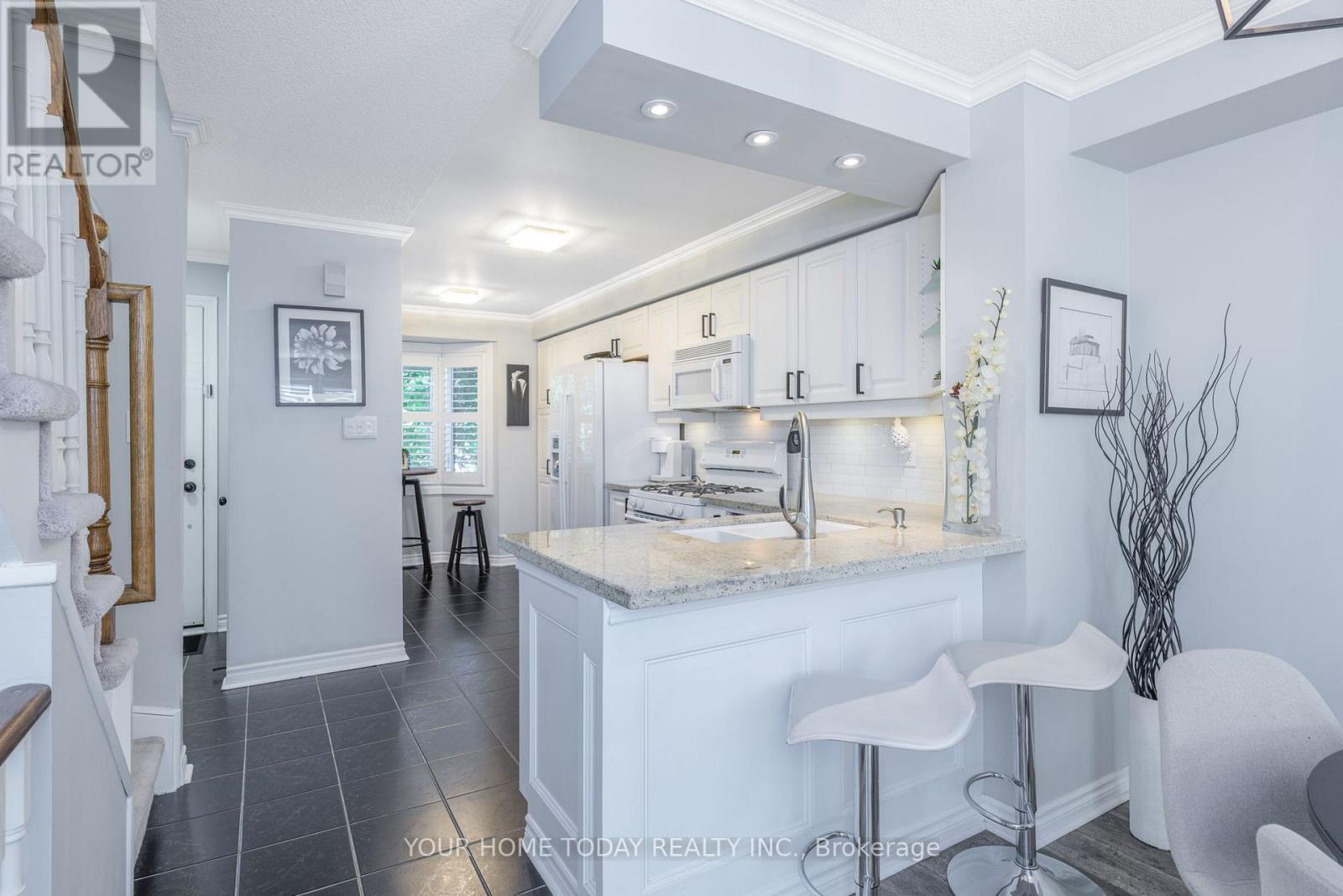 8 - 76 River Drive, Halton Hills (Georgetown), Ontario  L7G 2J2 - Photo 7 - W12485332