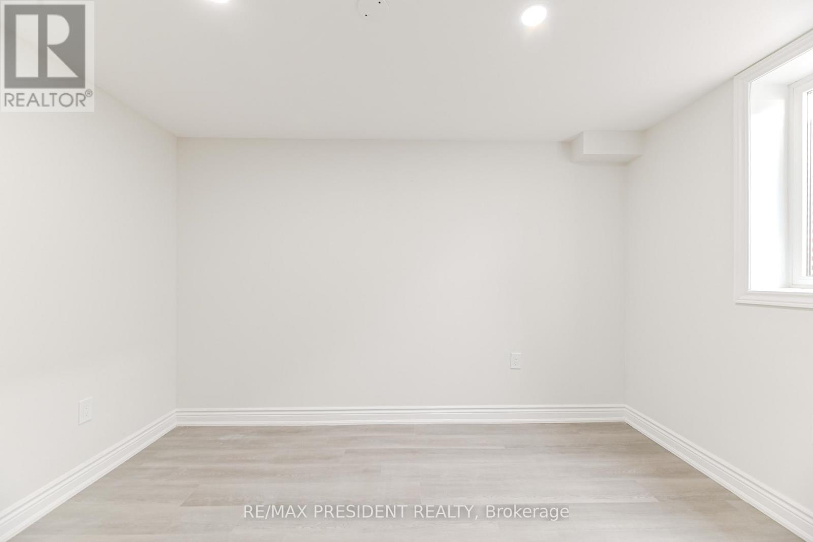 4 Lawnview Court, Brampton (Heart Lake West), Ontario  L7G 1T4 - Photo 36 - W12485515