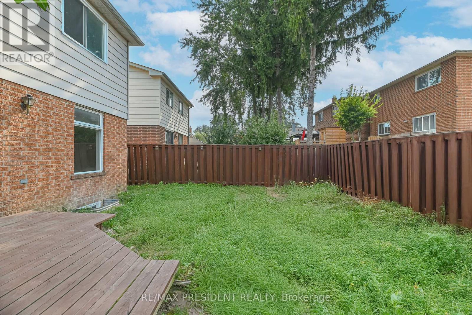 4 Lawnview Court, Brampton (Heart Lake West), Ontario  L7G 1T4 - Photo 46 - W12485515