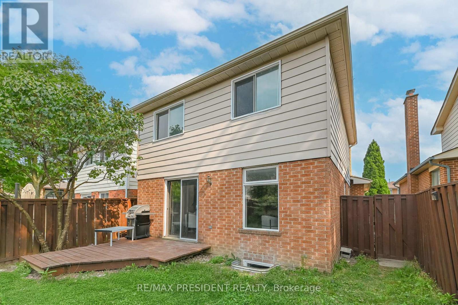 4 Lawnview Court, Brampton (Heart Lake West), Ontario  L7G 1T4 - Photo 48 - W12485515