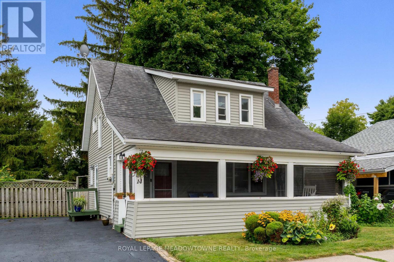 14 Academy Road, Halton Hills (Georgetown), Ontario  L7G 3N8 - Photo 1 - W12486045