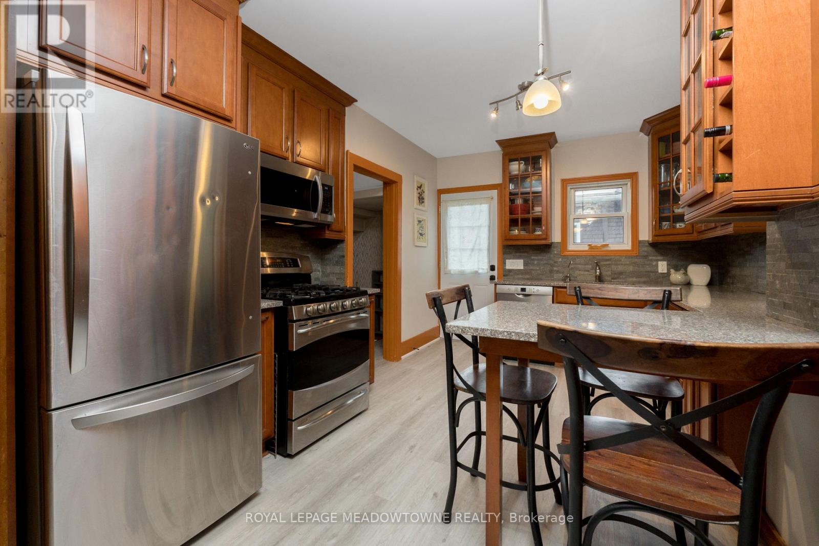 14 Academy Road, Halton Hills (Georgetown), Ontario  L7G 3N8 - Photo 12 - W12486045