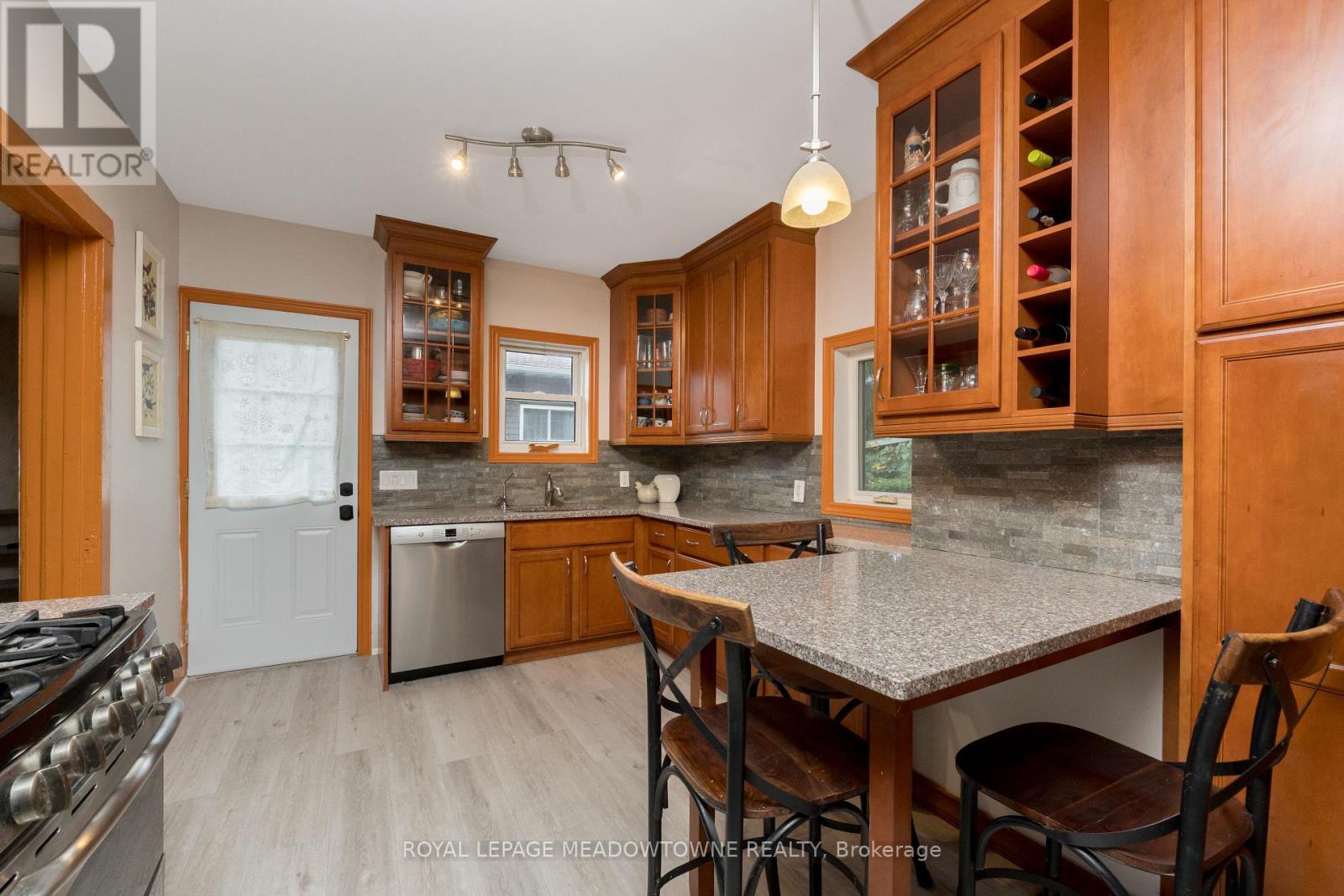 14 Academy Road, Halton Hills (Georgetown), Ontario  L7G 3N8 - Photo 13 - W12486045