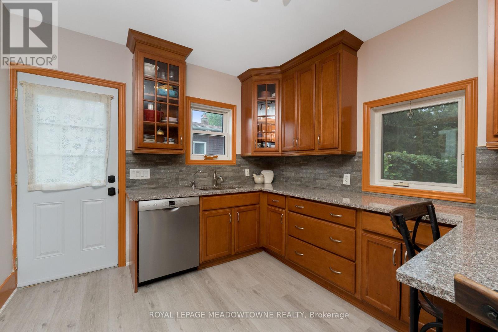 14 Academy Road, Halton Hills (Georgetown), Ontario  L7G 3N8 - Photo 14 - W12486045