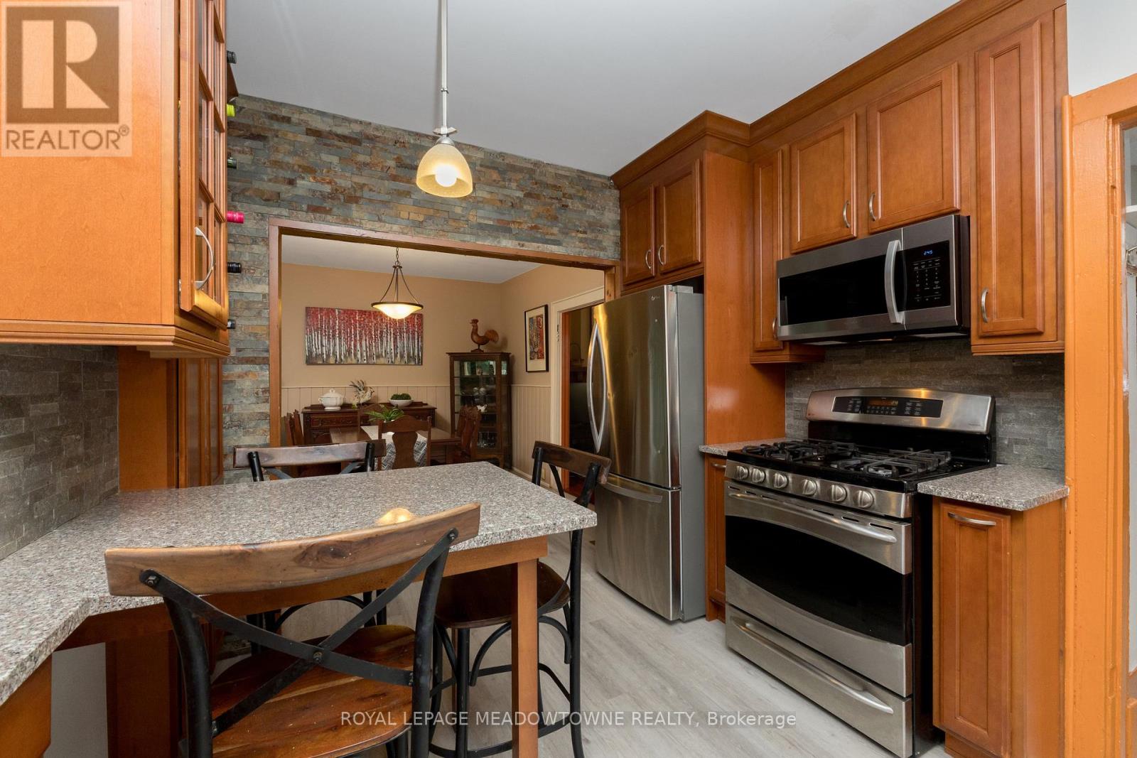 14 Academy Road, Halton Hills (Georgetown), Ontario  L7G 3N8 - Photo 15 - W12486045