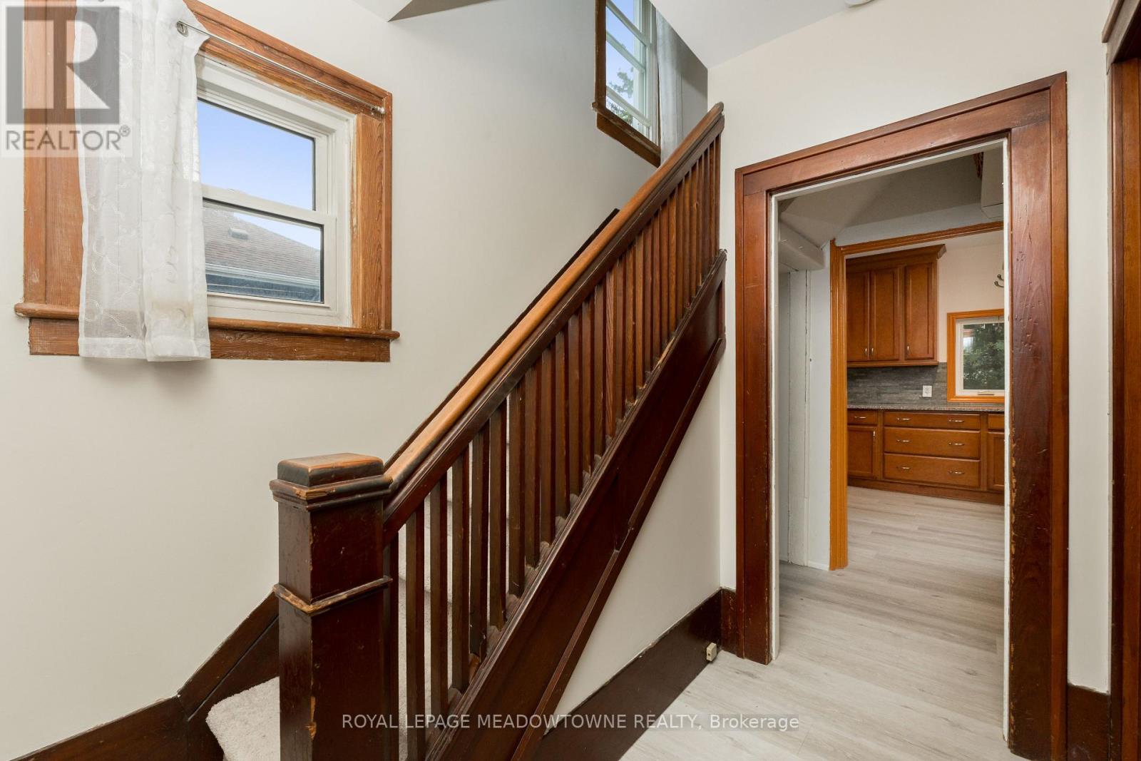 14 Academy Road, Halton Hills (Georgetown), Ontario  L7G 3N8 - Photo 17 - W12486045