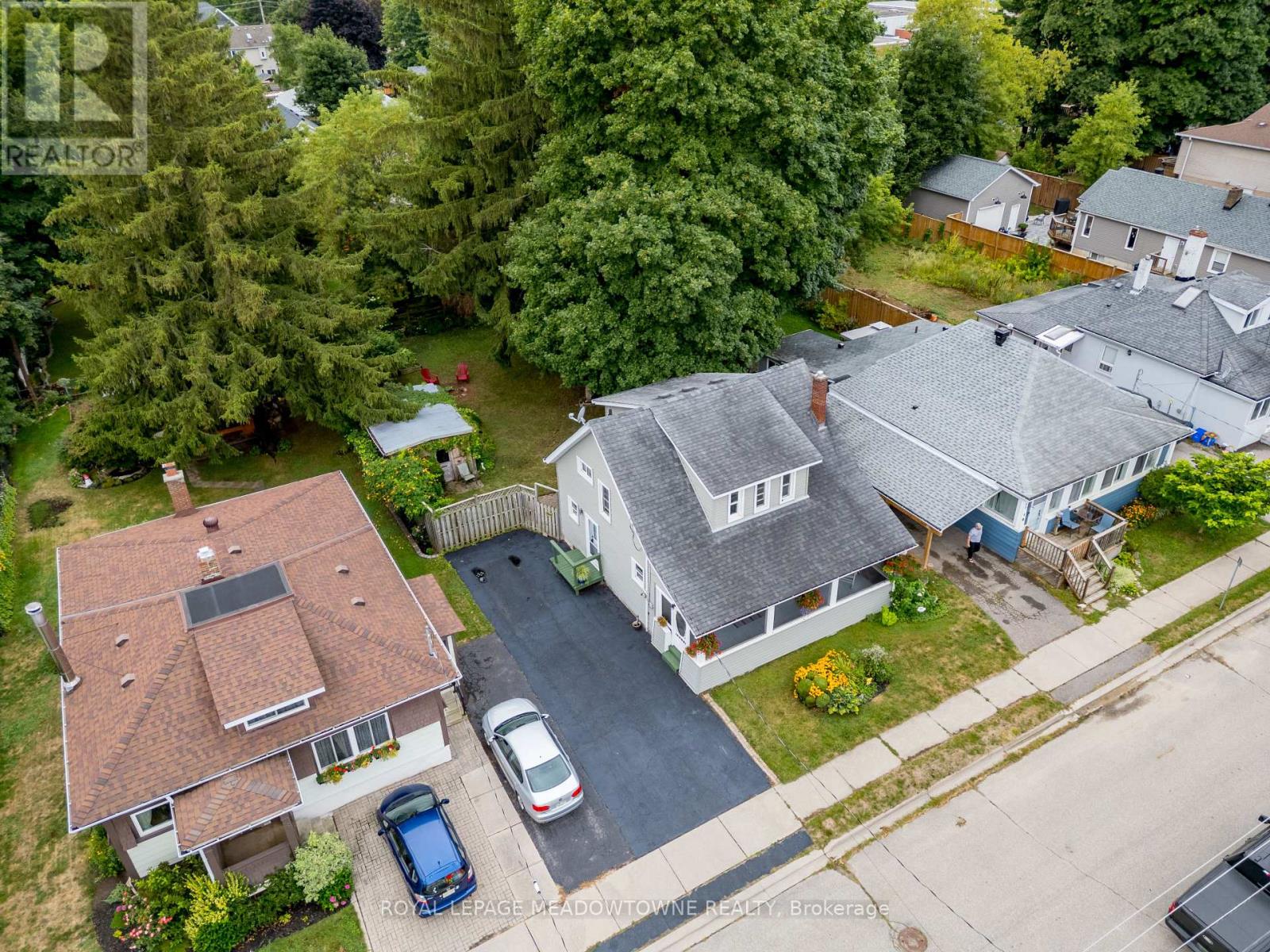 14 Academy Road, Halton Hills (Georgetown), Ontario  L7G 3N8 - Photo 2 - W12486045