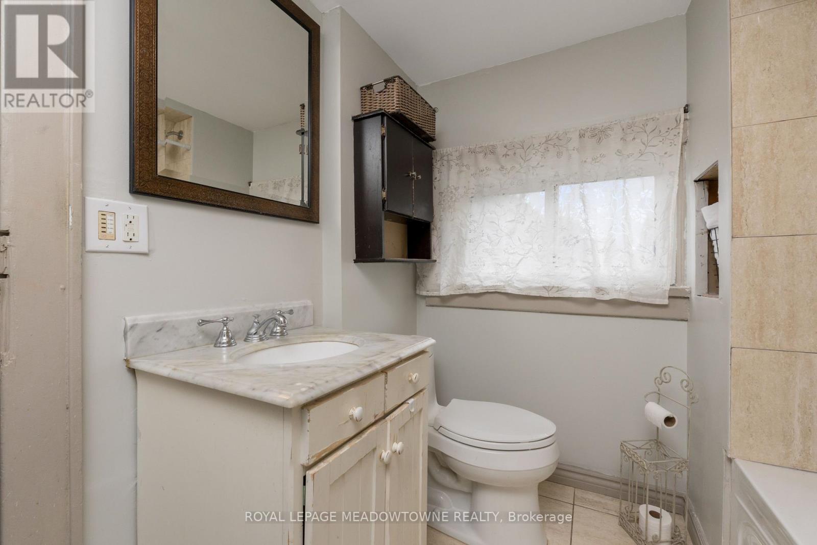 14 Academy Road, Halton Hills (Georgetown), Ontario  L7G 3N8 - Photo 27 - W12486045