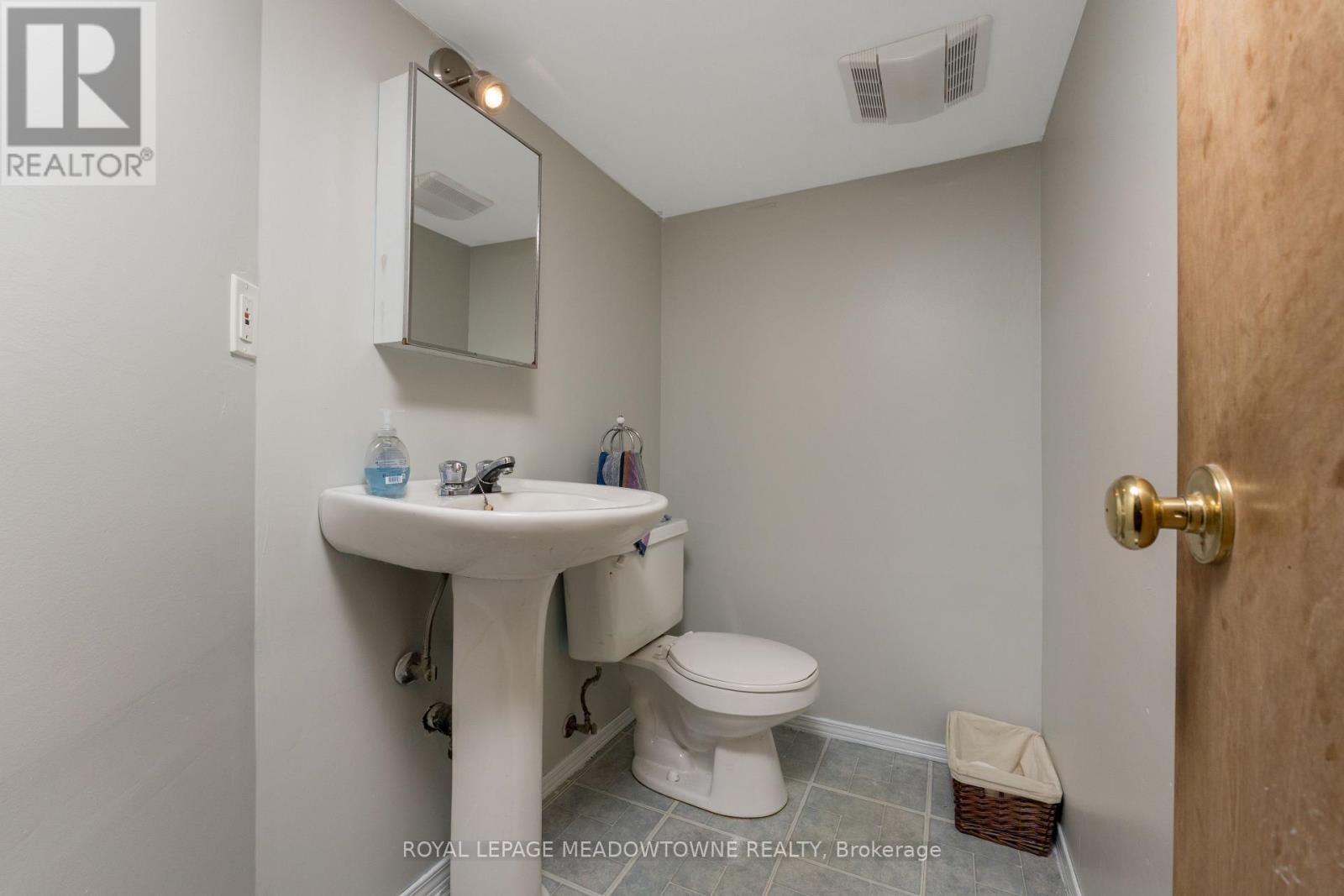 14 Academy Road, Halton Hills (Georgetown), Ontario  L7G 3N8 - Photo 31 - W12486045