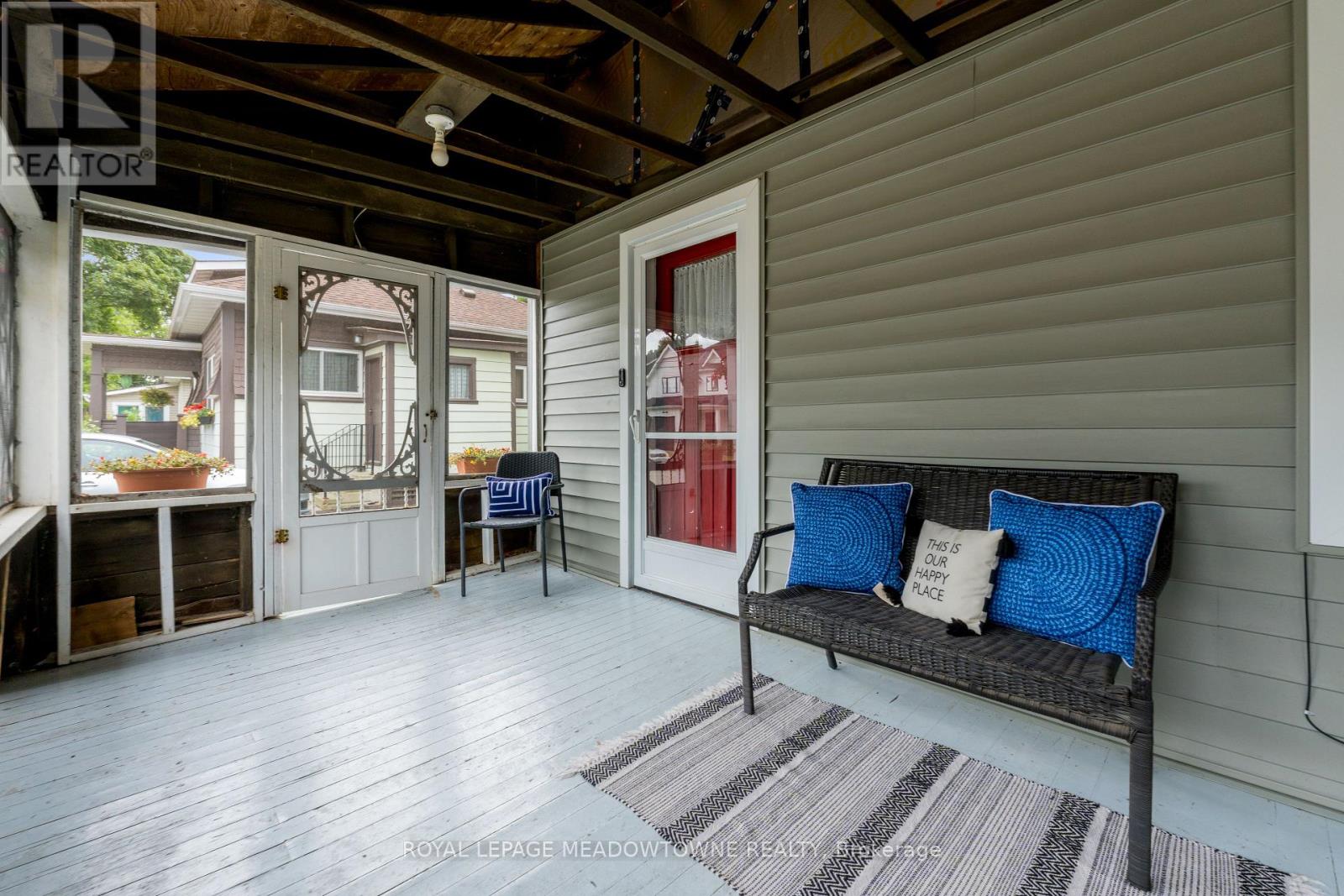 14 Academy Road, Halton Hills (Georgetown), Ontario  L7G 3N8 - Photo 4 - W12486045