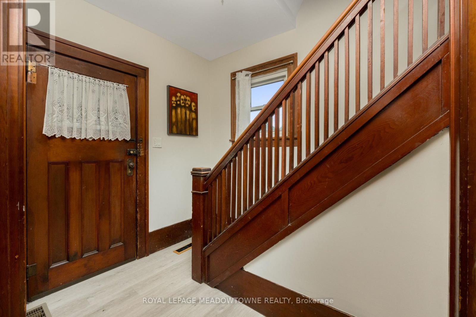 14 Academy Road, Halton Hills (Georgetown), Ontario  L7G 3N8 - Photo 5 - W12486045