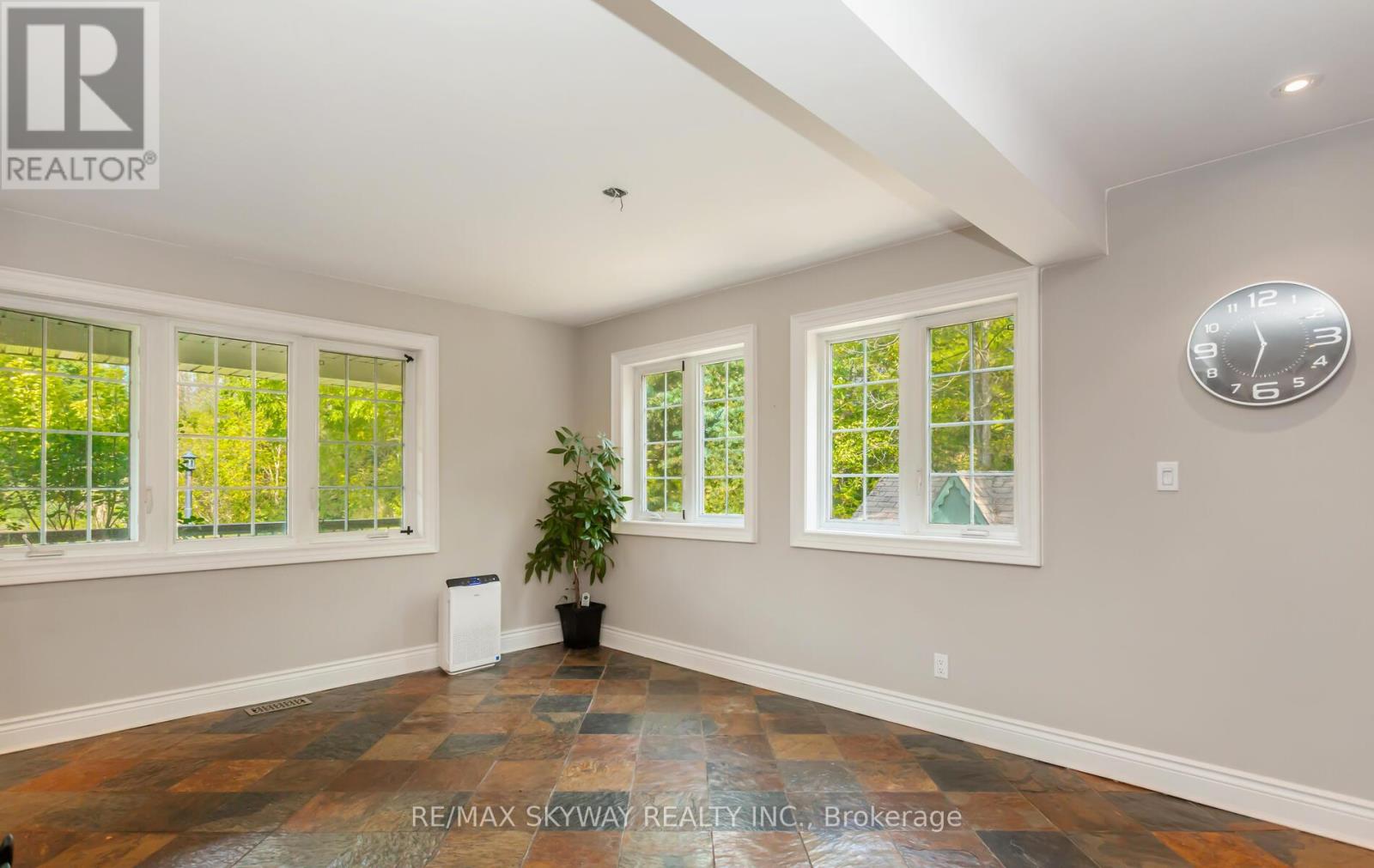 5628 Highway 7, Milton (Na Rural Nassagaweya), Ontario  L7J 2L7 - Photo 17 - W12486751