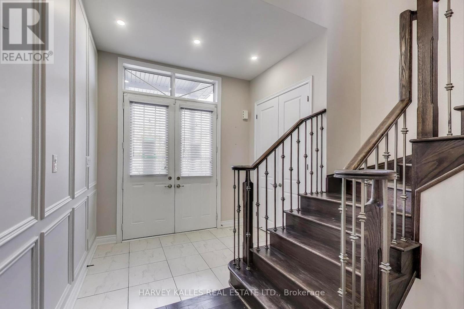 15242 Danby Road, Halton Hills (Georgetown), Ontario  L7G 0M5 - Photo 4 - W12491518