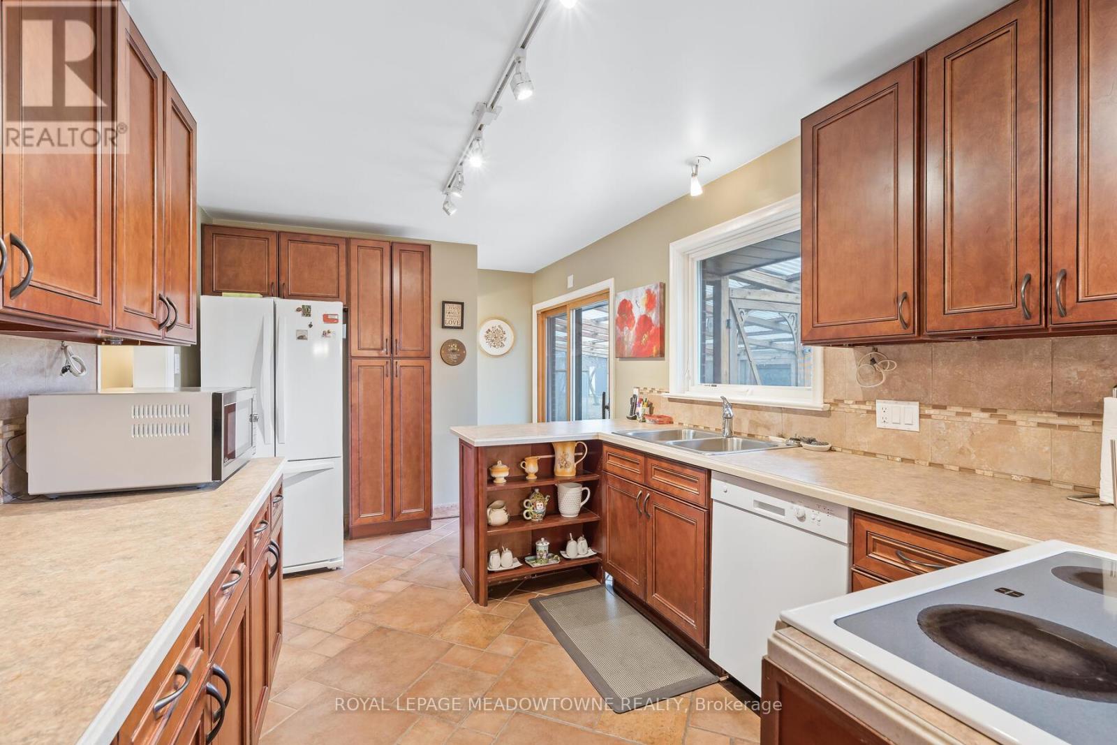 11317 Regional Rd 25 Road, Halton Hills (Es Rural Esquesing), Ontario  L7J 2M1 - Photo 10 - W12494772