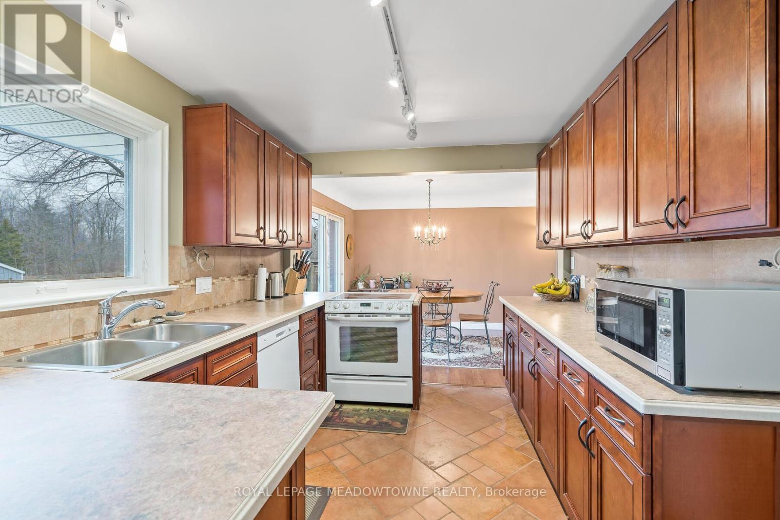 11317 Regional Rd 25 Road, Halton Hills (Es Rural Esquesing), Ontario  L7J 2M1 - Photo 12 - W12494772