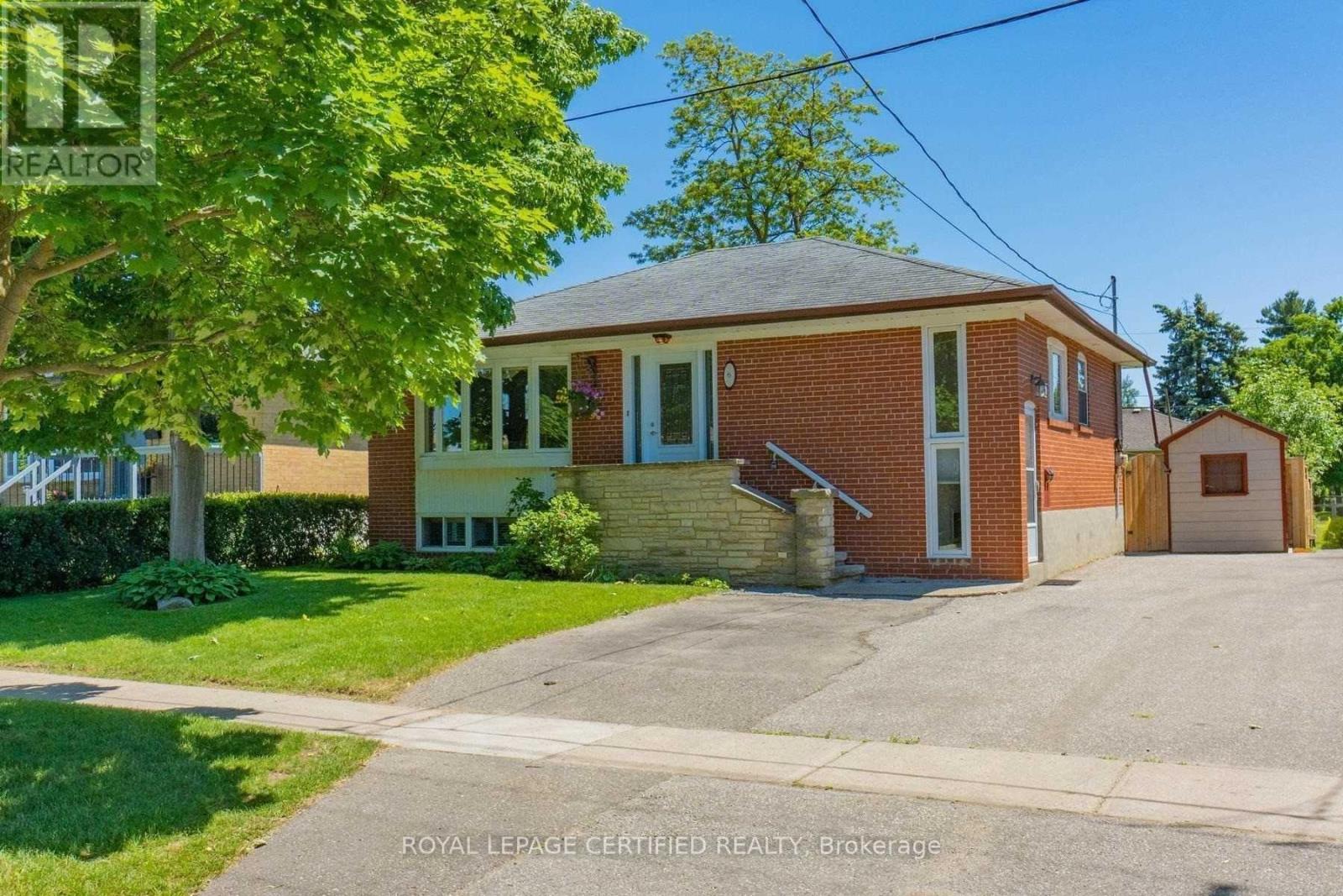 Lower - 6 Prince Charles Drive, Halton Hills (Georgetown), Ontario  L7G 3T7 - Photo 1 - W12497988