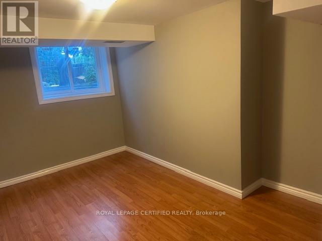 Lower - 6 Prince Charles Drive, Halton Hills (Georgetown), Ontario  L7G 3T7 - Photo 10 - W12497988