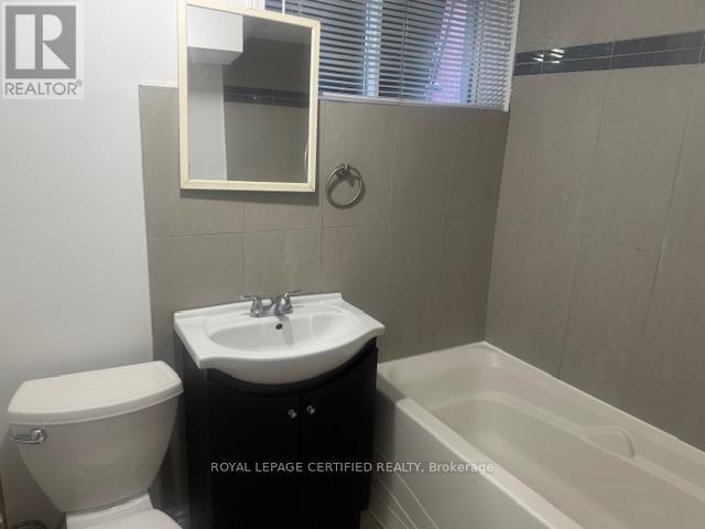 Lower - 6 Prince Charles Drive, Halton Hills (Georgetown), Ontario  L7G 3T7 - Photo 11 - W12497988