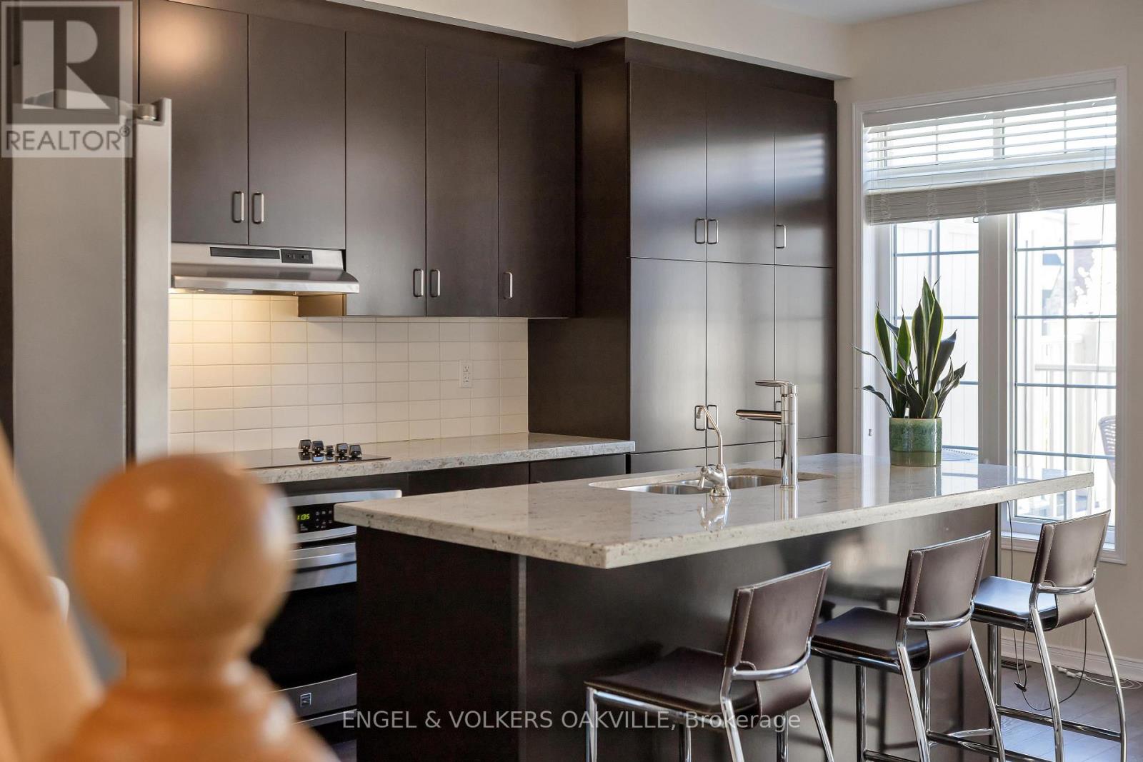 64 Batiste Trail, Halton Hills (Georgetown), Ontario  L7G 0H2 - Photo 3 - W12498886