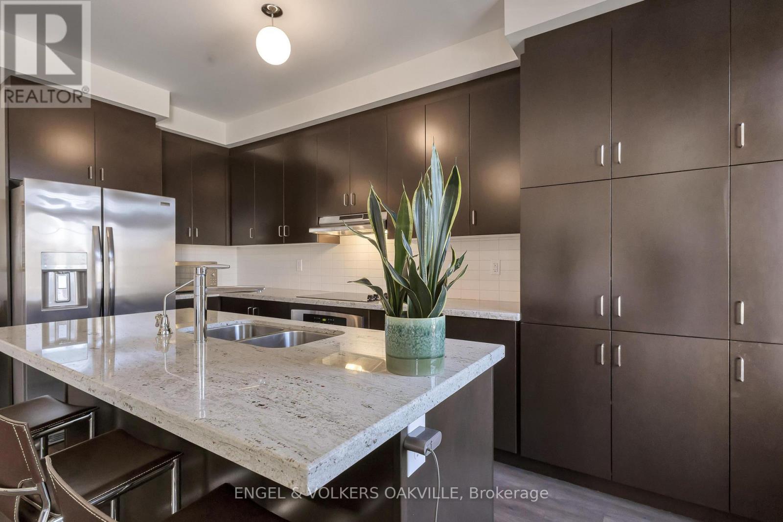 64 Batiste Trail, Halton Hills (Georgetown), Ontario  L7G 0H2 - Photo 6 - W12498886